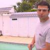 Caio Castro, o cozinheiro, curtiu a piscina da nova casa de Caio Castro, o ator