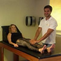 Danielle Winits faz fisioterapia para dor na coluna: 'Nada grave'