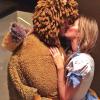 Gisele Bündchen se veste de Dorothy e beija o marido, Tom Brady, fantasiado de leão, em 28 de outubro de 2013