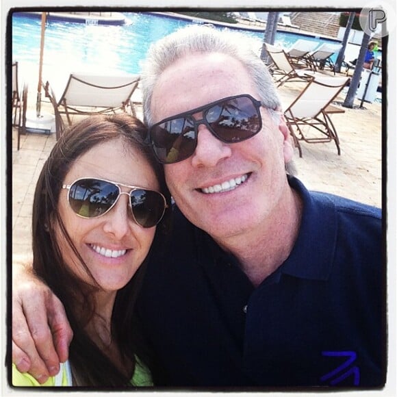 Ticiane Pinheiro posta foto com o marido, o apresentador e empresário Roberto Justus, durante férias da família em Miami, em 25 de dezembro de 2012