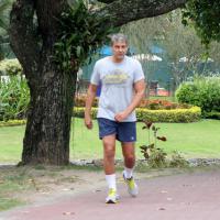 Alexandre Borges, prestes a estrear em 'Além do Horizonte', se exercita no Rio