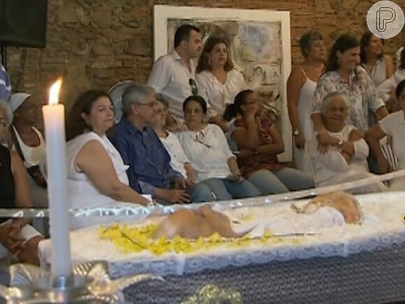 Caetano Veloso acompanha o velório da mãe, Dona Canô, na Bahia, em 25 de dezembro de 2012