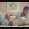 Anitta troca carinhos com Victor Sparapane no clipe da música 'Zen'