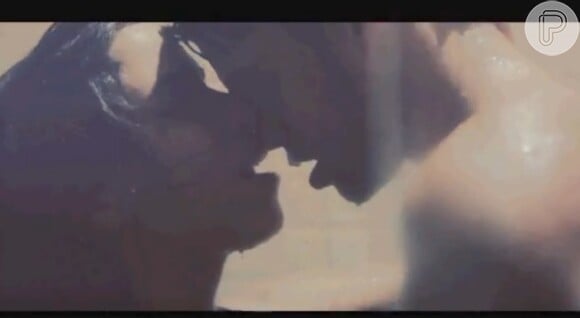 Anitta beija e namora o ator Victor Sparapane no clipe da música 'Zen'