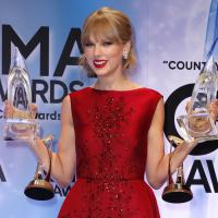 Taylor Swift recebe prêmio raro de associação country por divulgação do ritmo