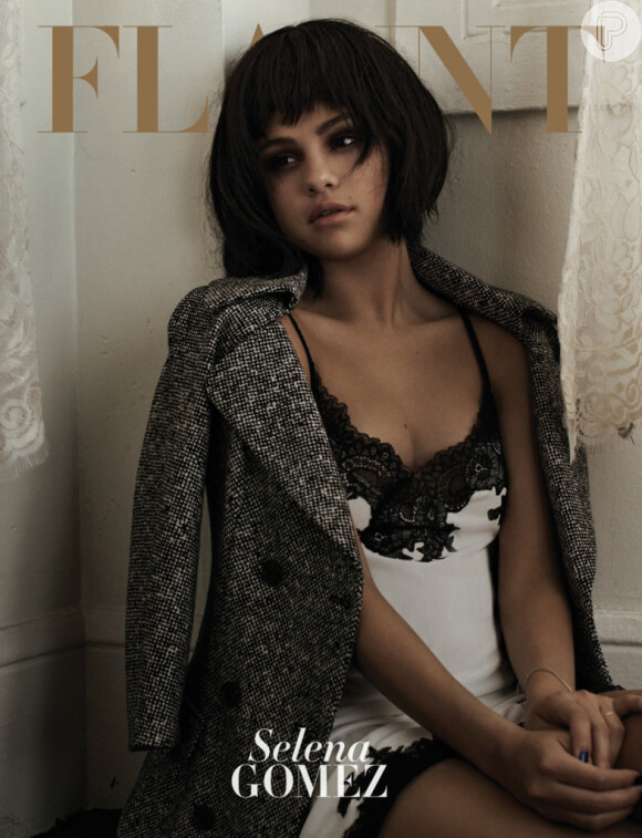 A cantora Selena Gomez é a capa de novembro da revista 'Flaunt'