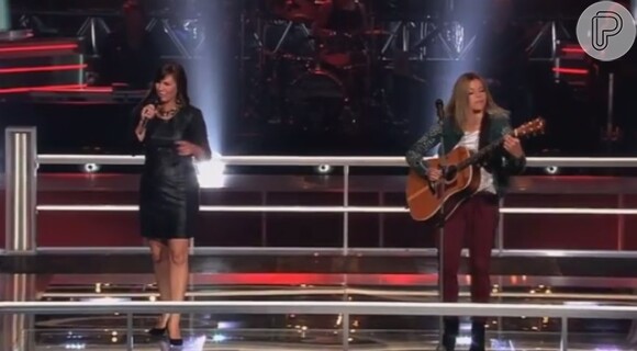Fantine Tho e a participante Dominique cantam 'Please Don't Stop The Music', da cantora Rihanna