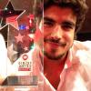 Caio Castro comemorou seu troféu no Prêmio Extra da TV 2013 nas redes sociais