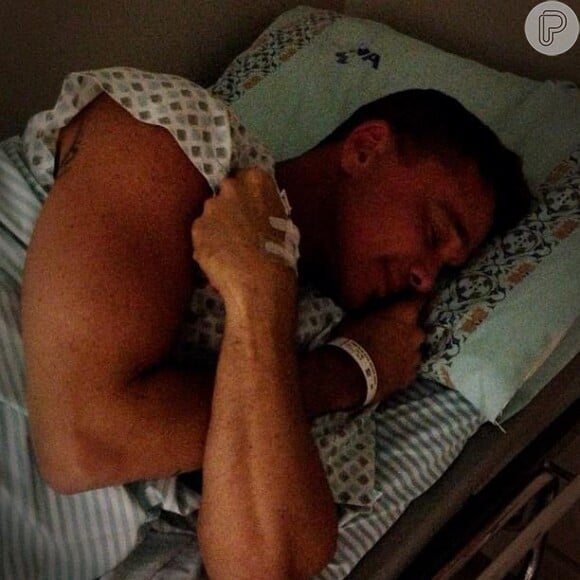 Em abril, Netinho postou foto enquanto estava internado Hospital Aliança, em Salvador