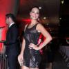 Débora Nascimento usa vestido justo para prestigiar o Prêmio Extra de Televisão, em 12 de novembro no Rio de Janeiro