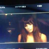 Lea Michele divulga fotos dos bastidores de seu primeiro clipe: 'Muito animada'