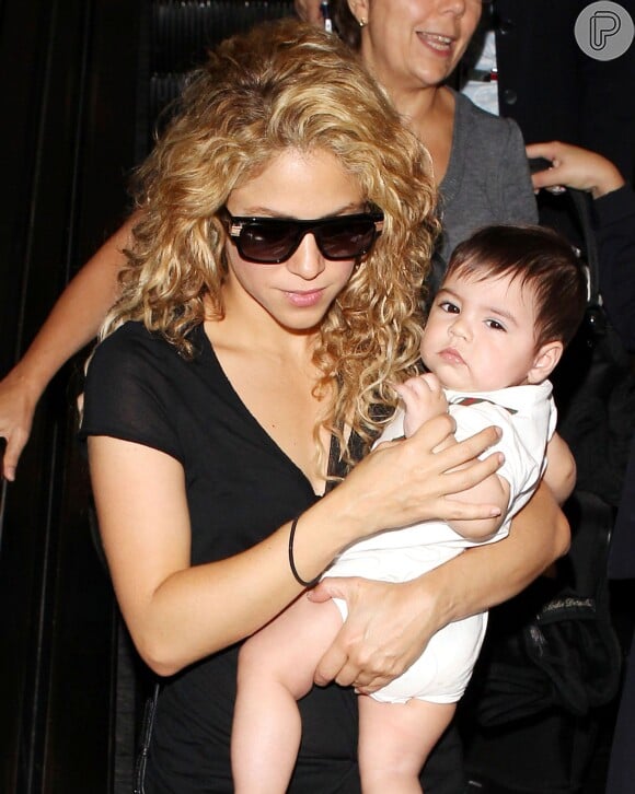 Shakira deu à luz Milan no dia 22 de janeiro de 2013. O menino, hoje com 11 meses, é fruto do casamento da cantora com o jogador do Barcelona Gerard Piqué
