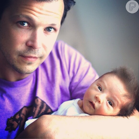 Guilherme Berenguer também se tornou pai em 2013. Sebastian, primeiro filho do ator, nasceu no dia 22 de maio. Ele é fruto do casamento do artista com a psicóloga Bianca Cardoso