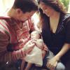 Channing Tatum publicou uma foto ao lado da filha, Everly, e da mulher, a atriz Jenna Dewan-Tatum. A menina nasceu no dia 31 de maio, em Londres
