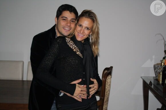 Evaristo Costa, do 'Jornal Hoje', se tornou pai pela segunda vez, em 2013. Antonela, fruto do relacionamento com Amália Stringhini, nasceu no dia 30 de abril. O casal já é pai de Francesca, de 2 anos
