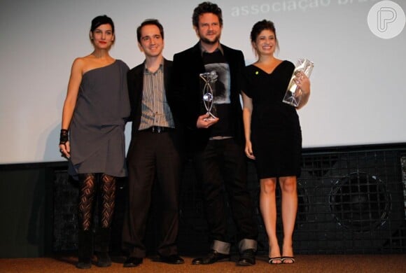 Selton Mello e a equipe de produção do filme 'O Palhaço' subiram ao palco para receber o prêmio da Academia Brasileira de Cinema em 2012