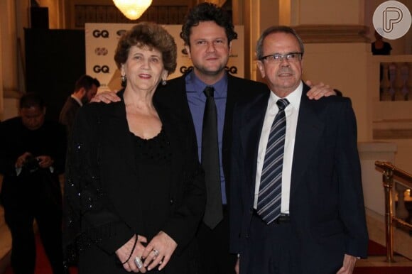 Pais de Selton Mello, Selva e Dalton prestigiaram o filho na cerimônia que elegeu o filho como Ator do Ano na premiação GQ Men Of The Year, em novembro de 2011