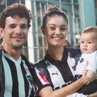 Sophie Charlotte e Daniel de Oliveira levam filho, de 4 meses, a jogo de futebol
