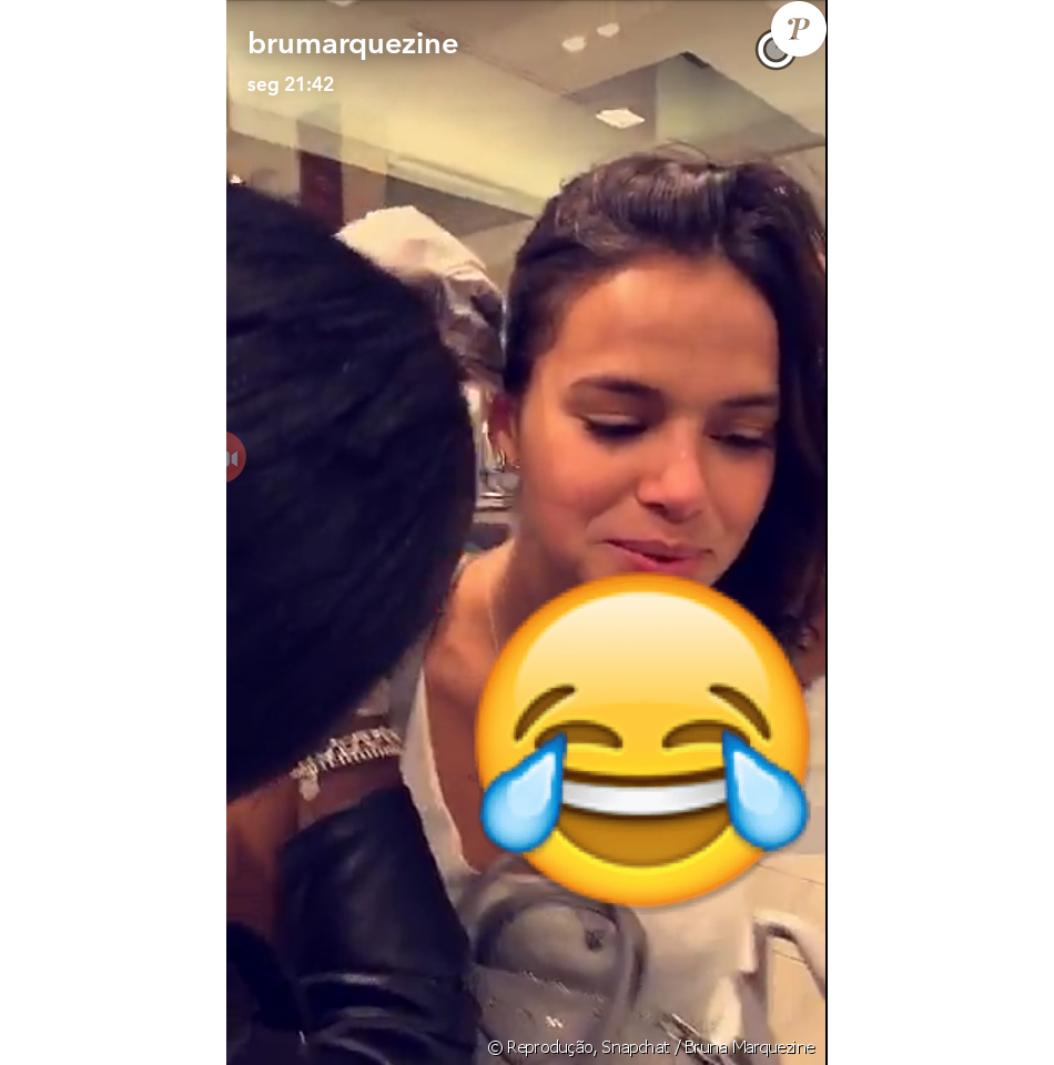 Bruna Marquezine Fez Cara De Dor Ao Colocar Piercing Na Orelha Purepeople 9450