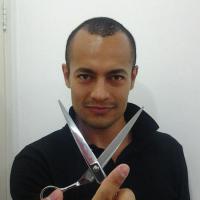 Conheça Rafael Zolly, ex-paquito que atua na peça 'Favela' e é cabeleireiro