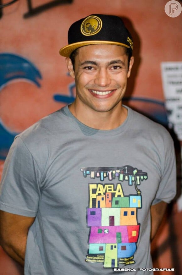 Rafael Zolly faz parte do elenco da peça 'Favela', um dos sucessos teatrais de 2013
