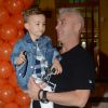 Alexandre Jr foi com o pai, Alexandre Corrêa, na festa de aniversário de Bento