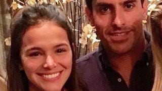 Bruna Marquezine ensina a caçar Pokémon em jantar nos EUA: 'Expert no assunto'