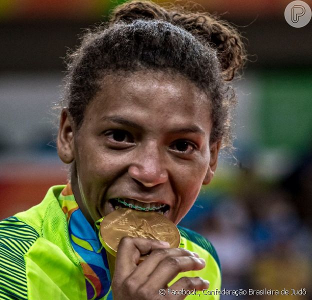 Rafaela Silva, medalha de ouro na Olimpíada Rio 2016, conta com o apoio da namorada, Thamara Cezar, com quem está há três anos, para se dedicar ao judô