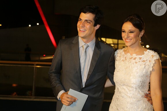 Mateus Solano e Paula Braun estavam entre os convidados ilustres da gravação do especial de fim de ano de Roberto Carlos