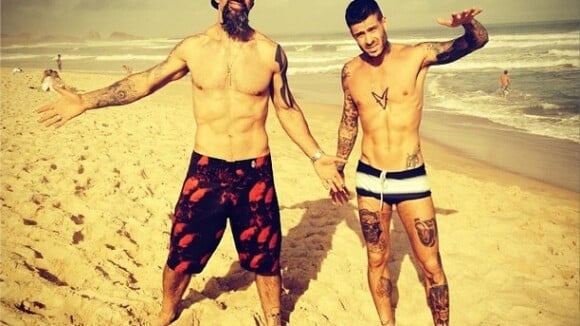 Mateus Verdelho cobre com caveira tatuagem da ex, Dani Bolina