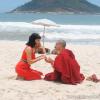A vedete Matilde (Fabiula Nascimento) declara seu amor pelo monge budista Sonan (Caio Blat), em 'Joia Rara', em 4 de dezembro de 2013