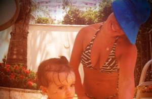 Fernanda Souza posta foto de biquíni brincando com a sobrinha