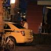 Caio Castro e Maria Casadevall são vistos entrando no táxi após jantar romântico