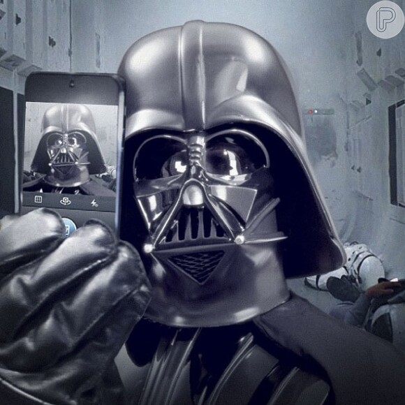 Saga 'Star Wars' lança perfil no Instagram com autorretrato de Darth Vader, em 2 de dezembro de 2013
