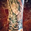 Justin publica a imagem de sua nova tatuagem no Instagram: duas mãos unidas como em posição de oração