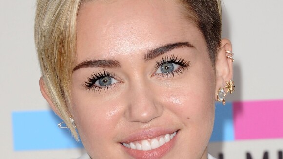 Miley Cyrus tem cartão de crédito recusado em compra de R$ 400,00