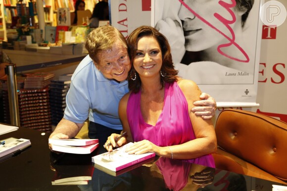 Luiza Brunet posa com Boni, durante lançamento da sua biografia, nesta quarta-feira, 4 de dezembro de 2013