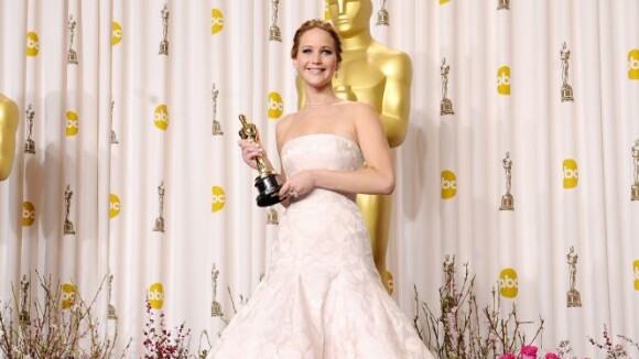 Jennifer Lawrence é eleita a mais bem vestida de 2013 por vestido usado no Oscar
