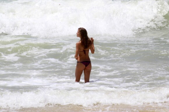 Fernanda de Freitas, no entanto, preferiu ficar na beira do mar para fugir das ondas fortes