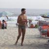 O ator José Loreto jogou futebol com amigos em dia de sol no Rio de Janeiro, na tarde desta quinta-feira, 5 de dezembro de 2013, na praia do Pepê, Zona Oeste da cidade