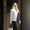 Gwen Stefani exibe barriga de gravidez do terceiro filho