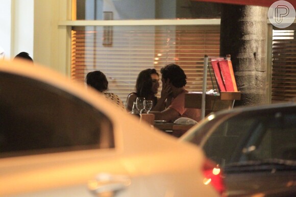 Mariana Rios e Jay Zan foram a um restaurante no Leblon, na Zona Sul do Rio de Janeiro