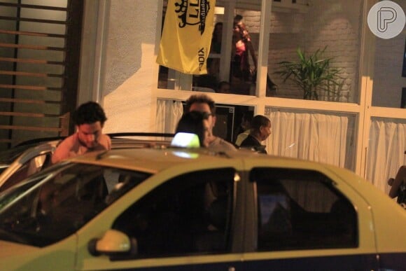 Mariana Rios e Jay Zan foram embora juntos no mesmo táxi