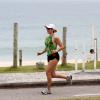 Antonia Fontenelle corre na praia da Barra, Zona Oeste do Rio de Janeiro, neste domingo, 15 de dezembro de 2013