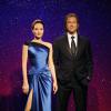 Cabeleireira retoca os cabelos da versão de cera de Jolie; a atriz e o marido, o ator Brad Pitt, também têm estátuas em museu da Austrália