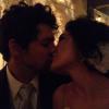 O beijo do casal apaixonado: Letícia Sabatella e Fernando Alves Pinto