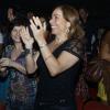 Cissa Guimarães aplaude a amiga Alexandra Richter, no Teatro Leblon, Rio de Janeiro