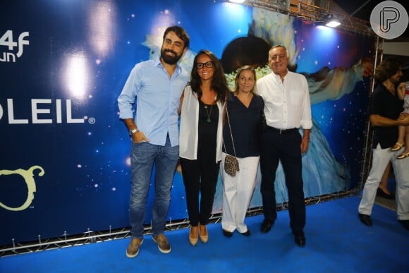 
Ricardo Pereira e a mulher Francisca Queiroz foram acompanhados pelos pais do ator
