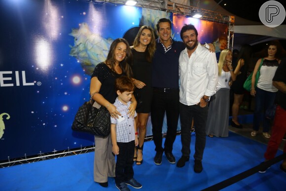 
Carlos Machado e Rodrigo Lombadi posam com suas respectivas famílias
