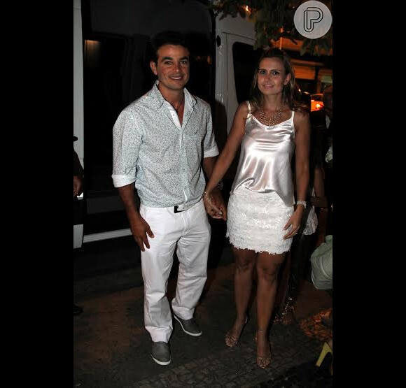 Anderson Di Rizzi, o Carlito de 'Amor à Vida', chega para a festa de Réveillon no Copacabana Palace, no Rio, acompanhado da namorada, Taíse Galante
